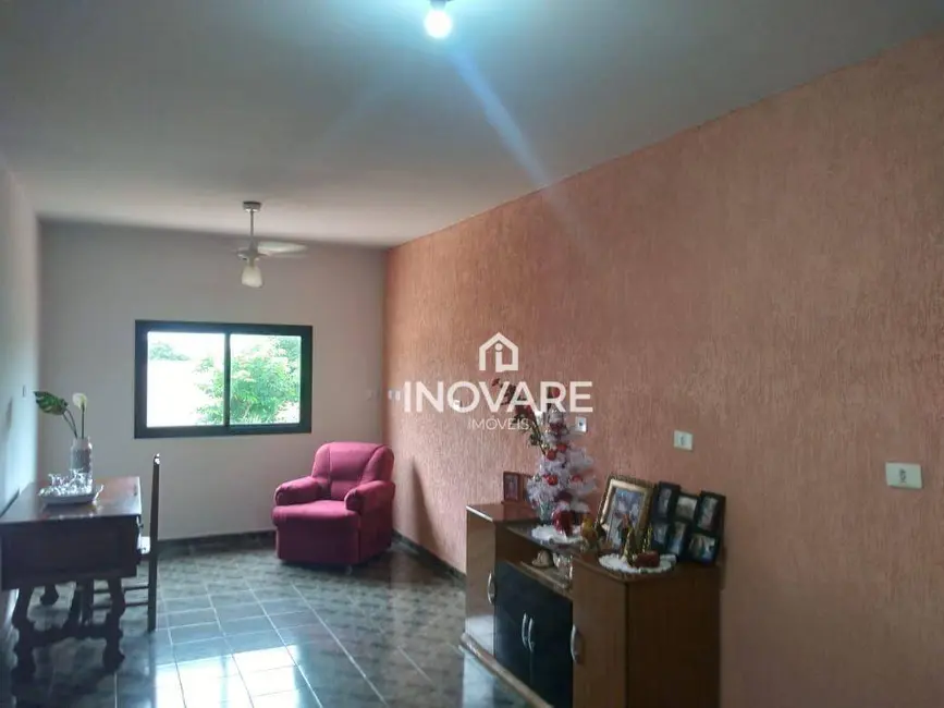 Foto 5 de Casa com 3 quartos à venda, 360m2 em Itumbiara - GO