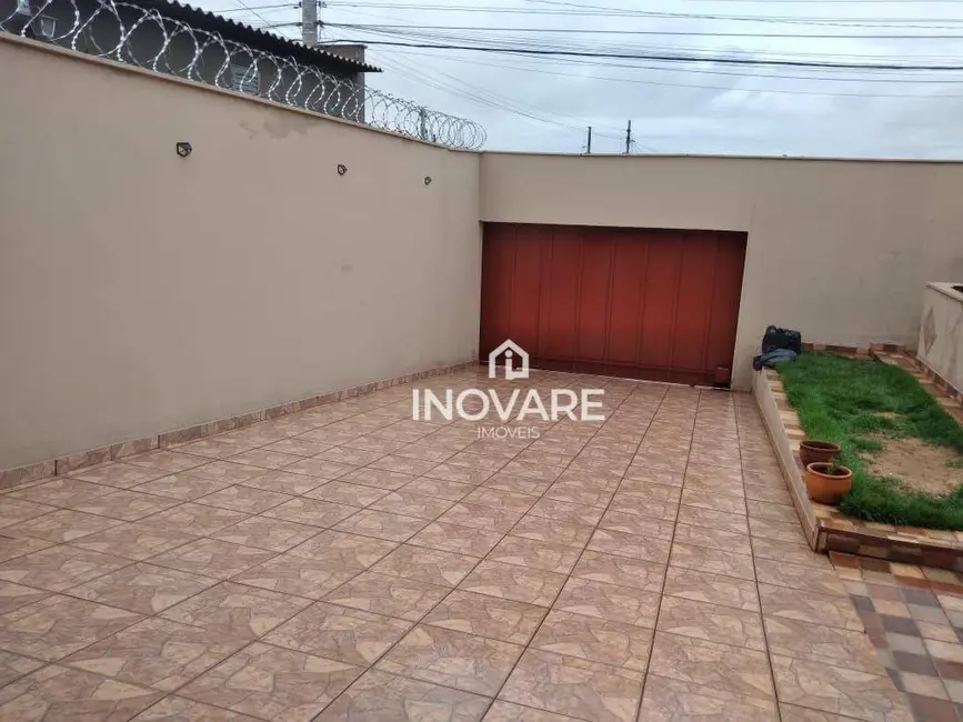 Foto 2 de Casa com 3 quartos à venda, 360m2 em Itumbiara - GO