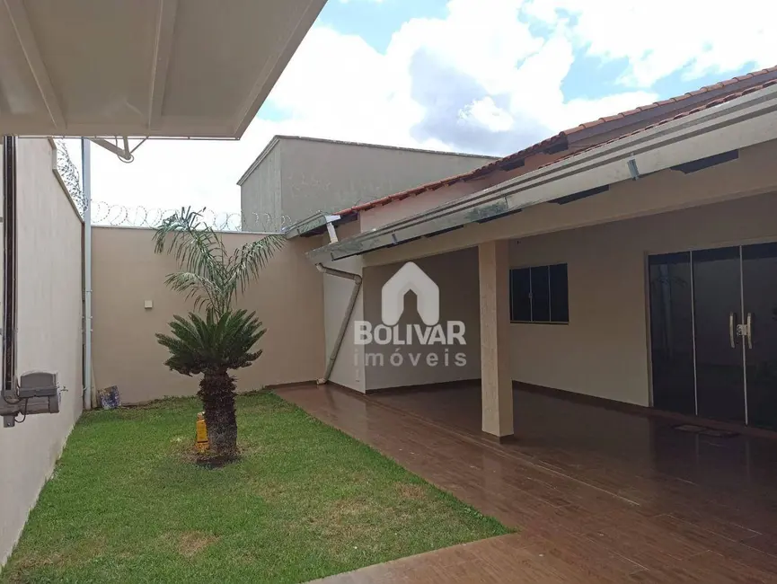 Foto 2 de Casa com 3 quartos à venda, 360m2 em Itumbiara - GO