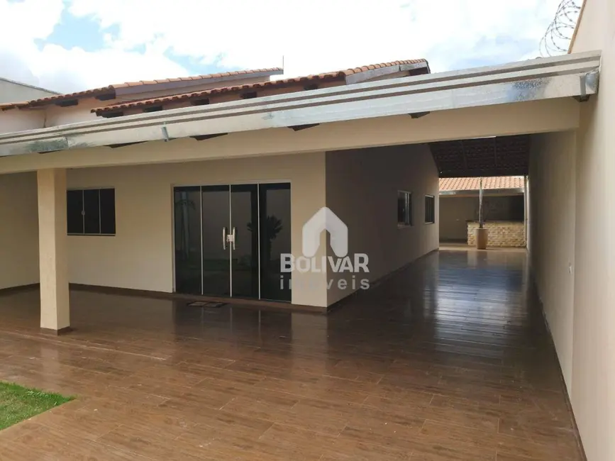 Foto 1 de Casa com 3 quartos à venda, 360m2 em Itumbiara - GO