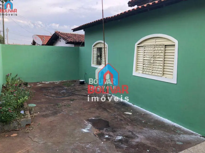 Foto 2 de Casa com 2 quartos à venda, 360m2 em Itumbiara - GO