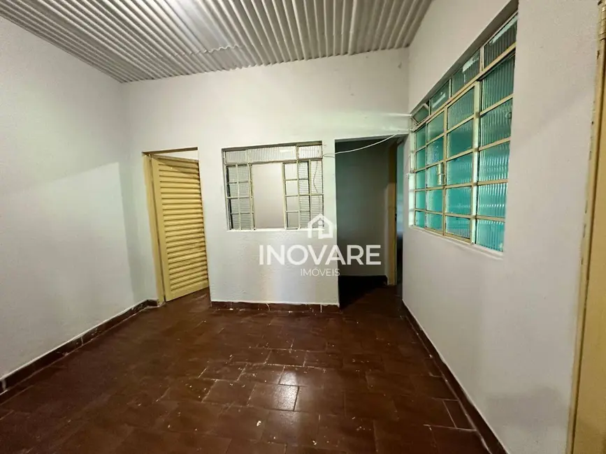 Foto 2 de Casa com 2 quartos para alugar, 120m2 em Itumbiara - GO