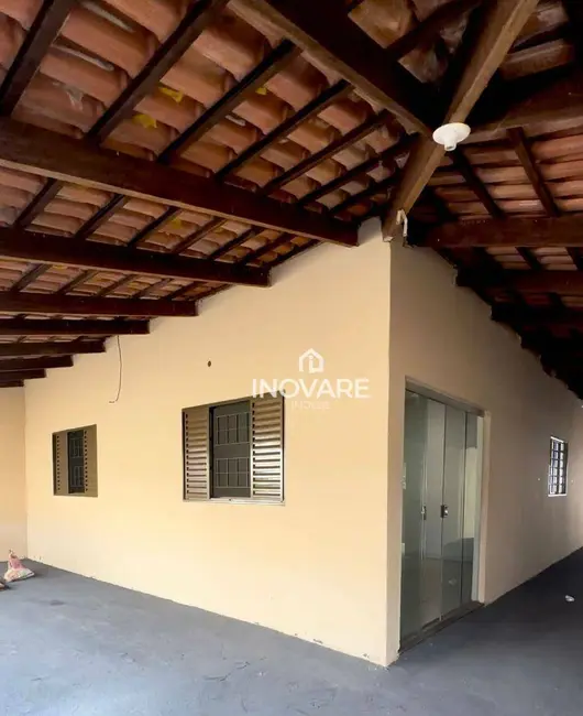 Foto 2 de Casa com 2 quartos à venda, 250m2 em Arapora - MG