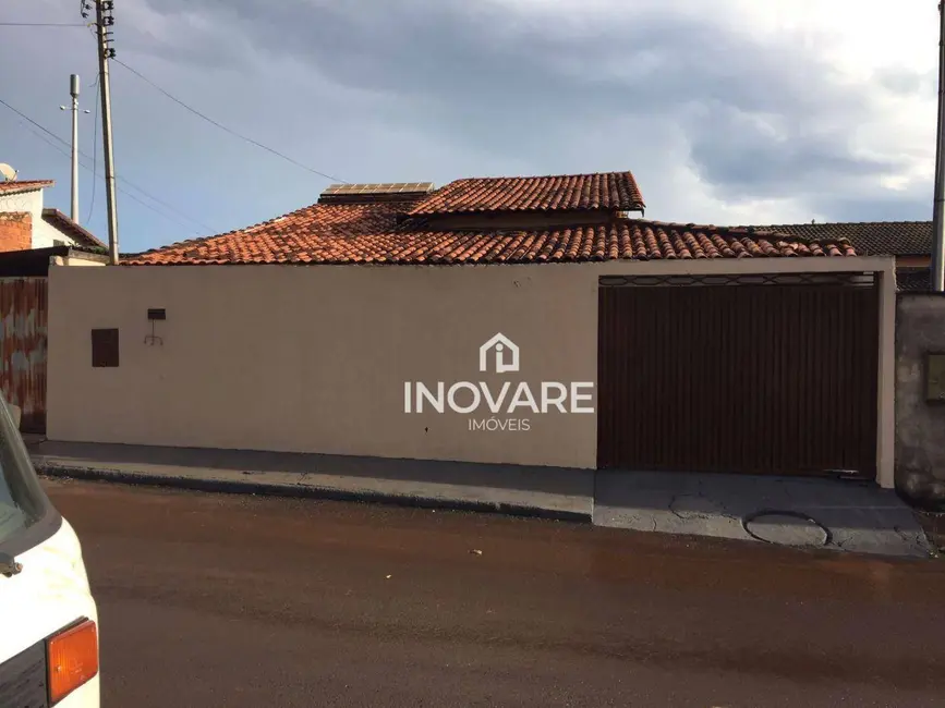 Foto 1 de Casa com 2 quartos à venda, 250m2 em Arapora - MG