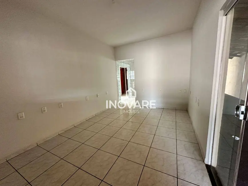 Casa com 2 quartos à venda, 250m2 em Arapora - MG - imagem 5 Foto 5 de Casa com 2 quartos à venda, 250m2 em Arapora - MG