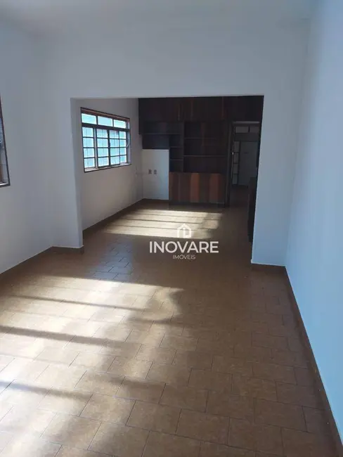 Casa com 3 quartos à venda, 360m2 em Alto da Boa Vista, Itumbiara - GO - imagem 4 Foto 4 de Casa com 3 quartos à venda, 360m2 em Alto da Boa Vista, Itumbiara - GO