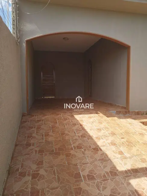 Casa com 3 quartos à venda, 360m2 em Alto da Boa Vista, Itumbiara - GO - imagem 1 Foto 1 de Casa com 3 quartos à venda, 360m2 em Alto da Boa Vista, Itumbiara - GO