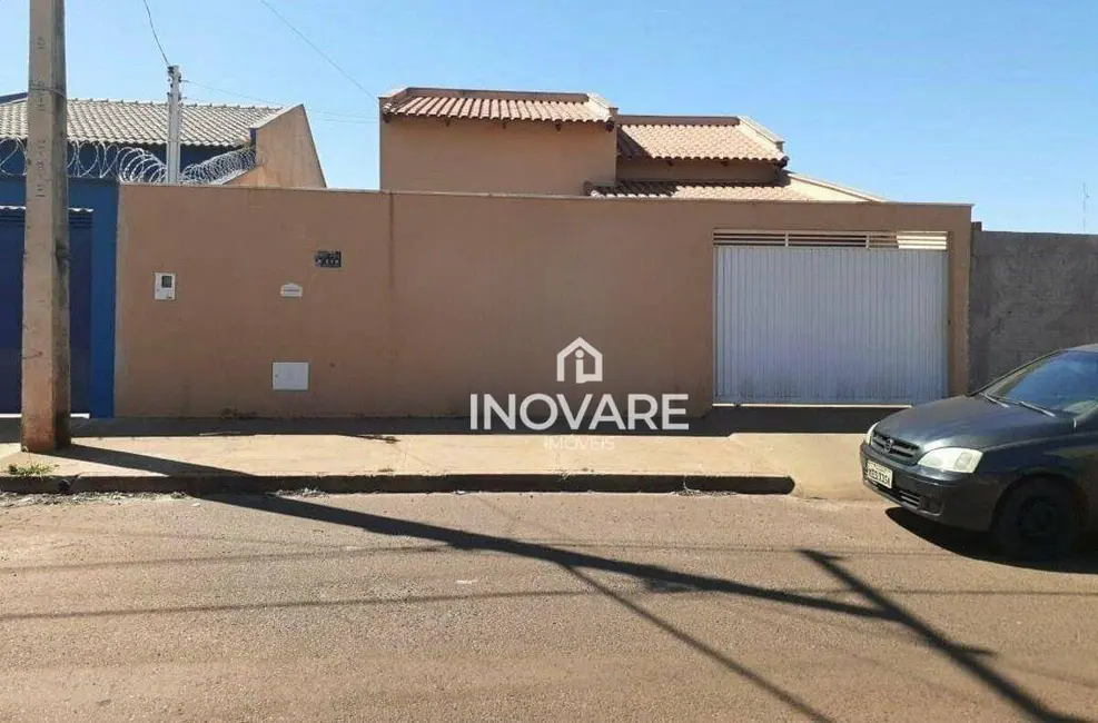 Foto 1 de Casa com 3 quartos à venda, 270m2 em Itumbiara - GO