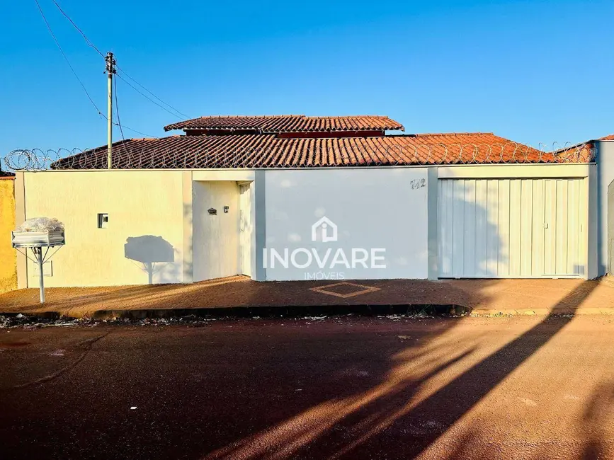 Foto 1 de Casa com 3 quartos para alugar, 360m2 em Setor Planalto, Itumbiara, GO