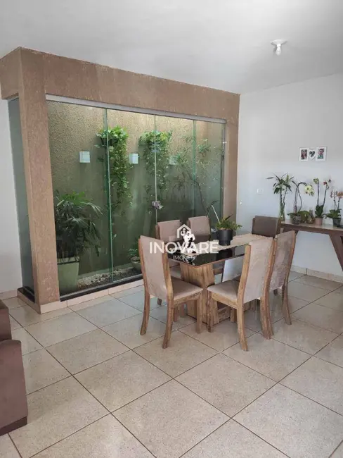 Foto 3 de Casa com 3 quartos à venda, 300m2 em Arapora - MG