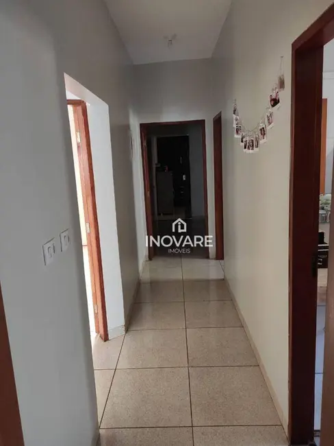 Foto 5 de Casa com 3 quartos à venda, 300m2 em Arapora - MG