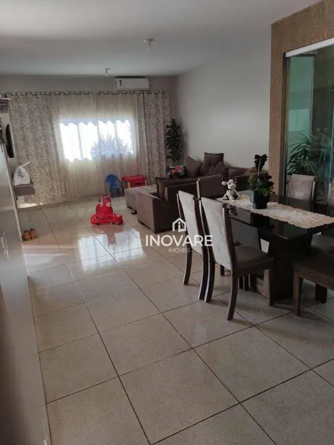 Foto 2 de Casa com 3 quartos à venda, 300m2 em Arapora - MG