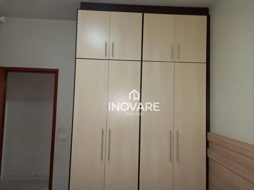 Casa com 3 quartos à venda, 380m2 em Itumbiara - GO - imagem 9 Foto 9 de Casa com 3 quartos à venda, 380m2 em Itumbiara - GO