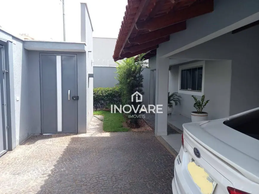 Casa com 3 quartos à venda, 380m2 em Itumbiara - GO - imagem 3 Foto 3 de Casa com 3 quartos à venda, 380m2 em Itumbiara - GO