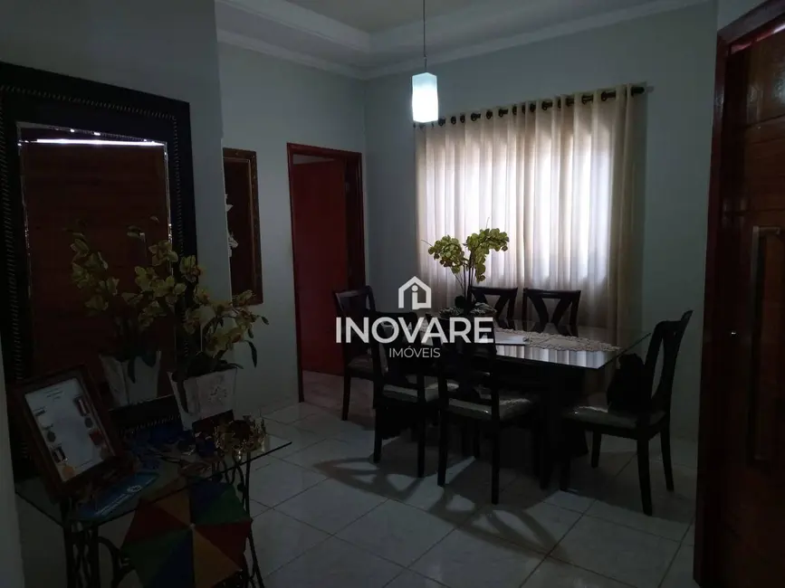 Casa com 3 quartos à venda, 380m2 em Itumbiara - GO - imagem 5 Foto 5 de Casa com 3 quartos à venda, 380m2 em Itumbiara - GO