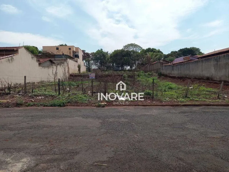 Foto 1 de Terreno / Lote à venda, 360m2 em Itumbiara - GO