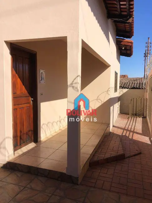 Foto 6 de Casa com 3 quartos para alugar, 225m2 em Jardim América, Itumbiara - GO