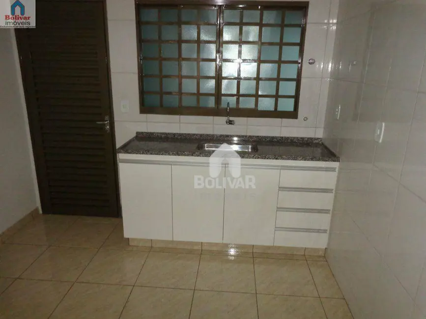 Foto 5 de Casa com 2 quartos para alugar, 180m2 em Itumbiara - GO