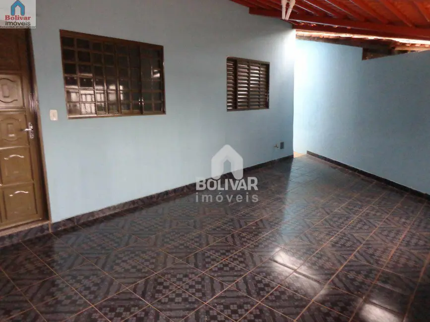 Foto 2 de Casa com 2 quartos para alugar, 180m2 em Itumbiara - GO