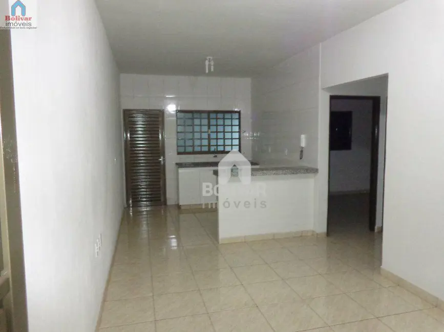 Foto 4 de Casa com 2 quartos para alugar, 180m2 em Itumbiara - GO