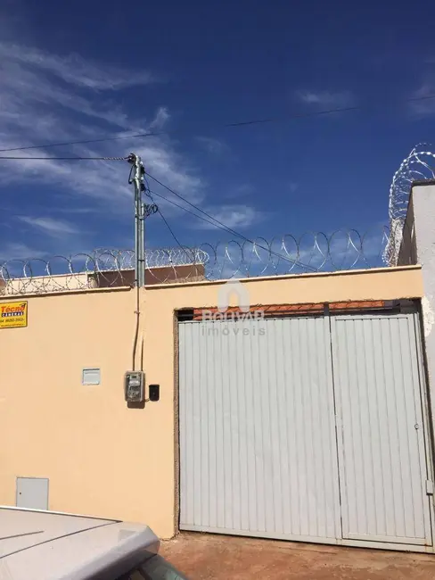 Foto 1 de Casa com 3 quartos para alugar, 150m2 em Itumbiara, GO