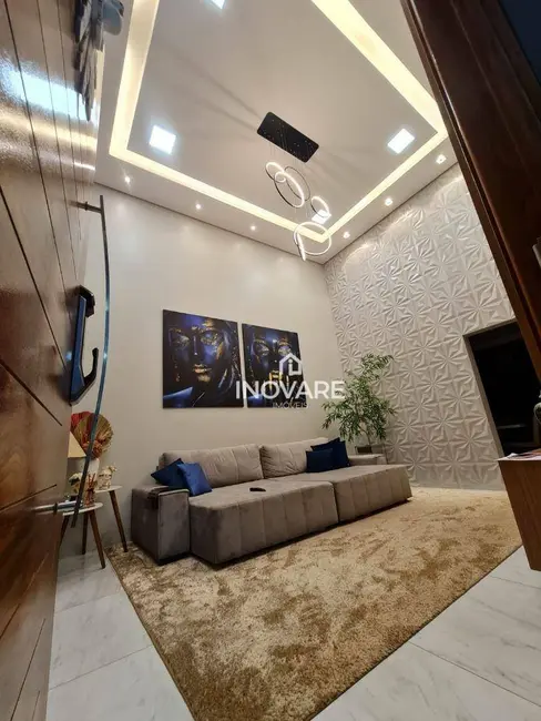 Foto 2 de Casa com 3 quartos à venda, 250m2 em Itumbiara - GO