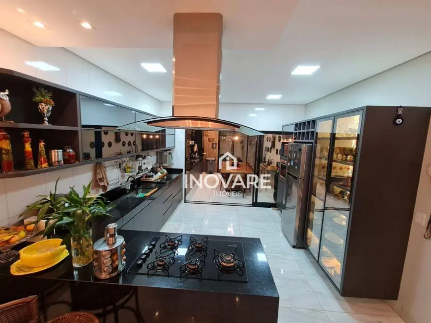 Foto 6 de Casa com 3 quartos à venda, 250m2 em Itumbiara - GO