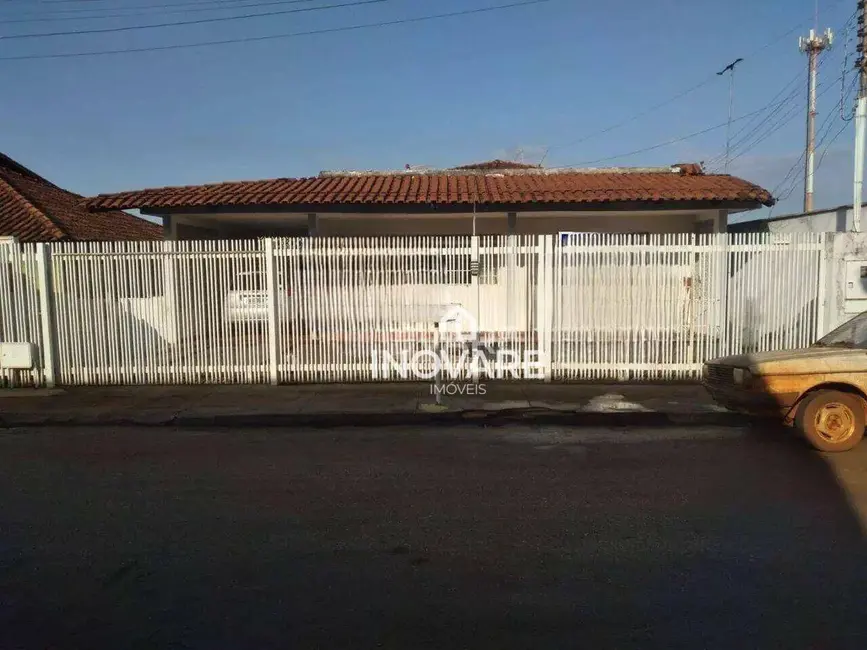 Foto 1 de Casa com 5 quartos à venda, 616m2 em Itumbiara - GO