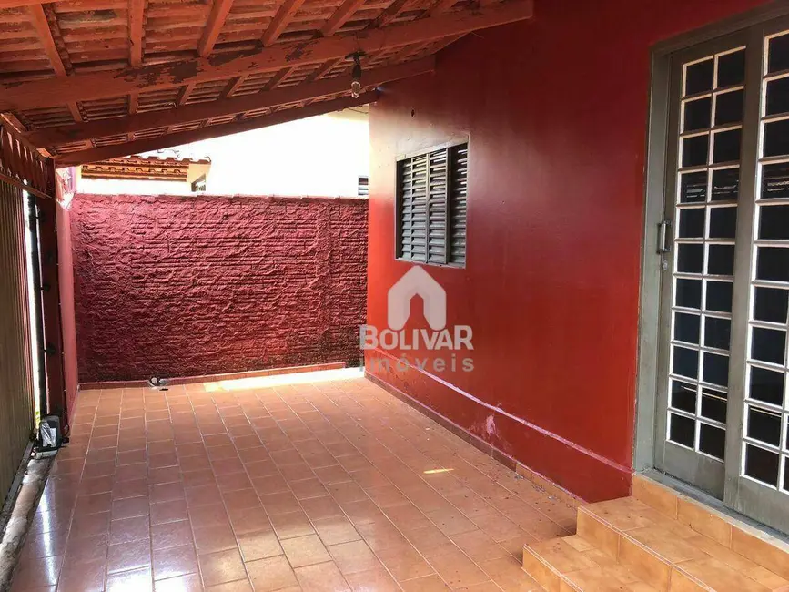 Foto 3 de Casa com 3 quartos para alugar em Jardim América, Itumbiara - GO