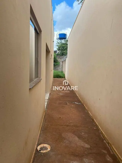 Foto 4 de Casa com 2 quartos à venda, 180m2 em Itumbiara - GO