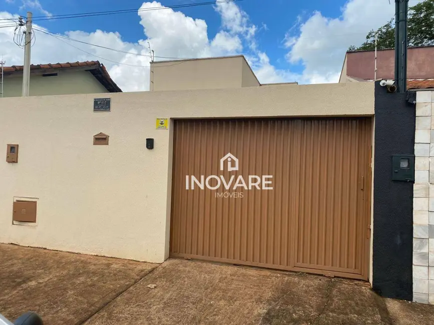 Foto 2 de Casa com 2 quartos à venda, 180m2 em Itumbiara - GO