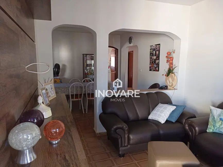Casa com 3 quartos à venda, 360m2 em Itumbiara - GO - imagem 3 Foto 3 de Casa com 3 quartos à venda, 360m2 em Itumbiara - GO