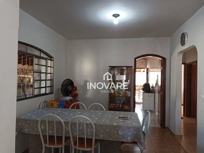 Casa com 3 quartos à venda, 360m2 em Itumbiara - GO - imagem 4 Foto 4 de Casa com 3 quartos à venda, 360m2 em Itumbiara - GO