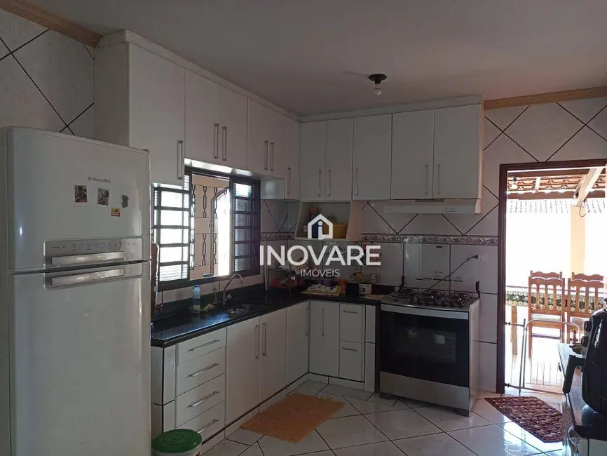 Casa com 3 quartos à venda, 360m2 em Itumbiara - GO - imagem 5 Foto 5 de Casa com 3 quartos à venda, 360m2 em Itumbiara - GO