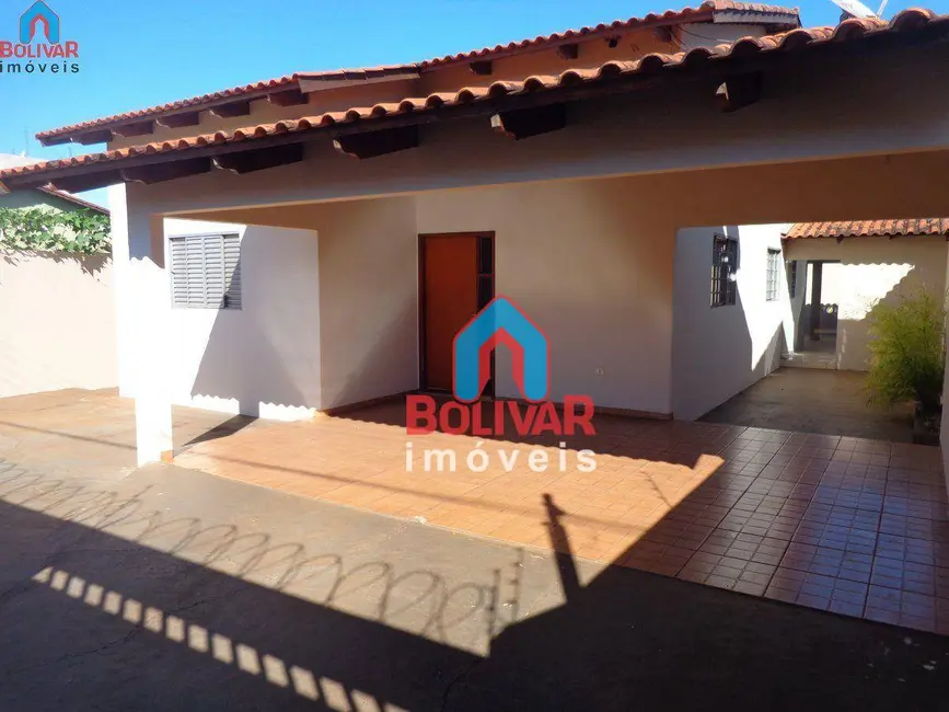Foto 1 de Casa com 3 quartos à venda, 150m2 em Itumbiara - GO