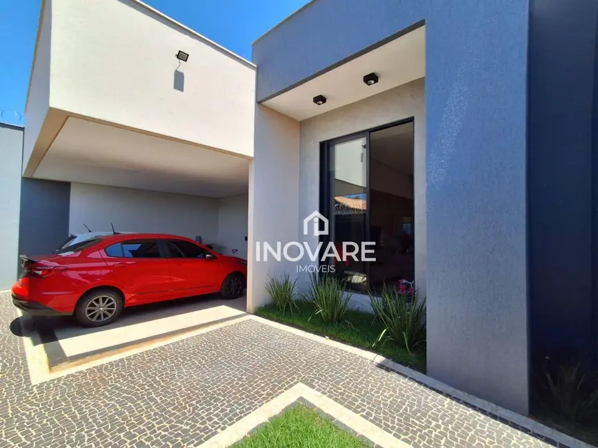 Casa com 3 quartos à venda, 299m2 em Itumbiara - GO - imagem 1 Foto 1 de Casa com 3 quartos à venda, 299m2 em Itumbiara - GO