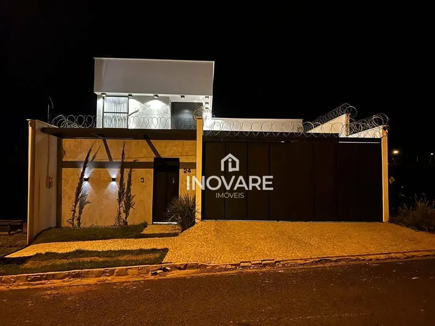 Foto 2 de Casa com 3 quartos à venda, 250m2 em Itumbiara - GO