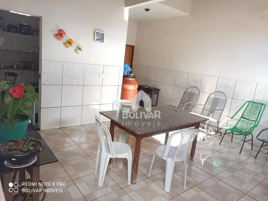 Foto 2 de Casa com 2 quartos à venda, 360m2 em Setor Planalto, Itumbiara - GO