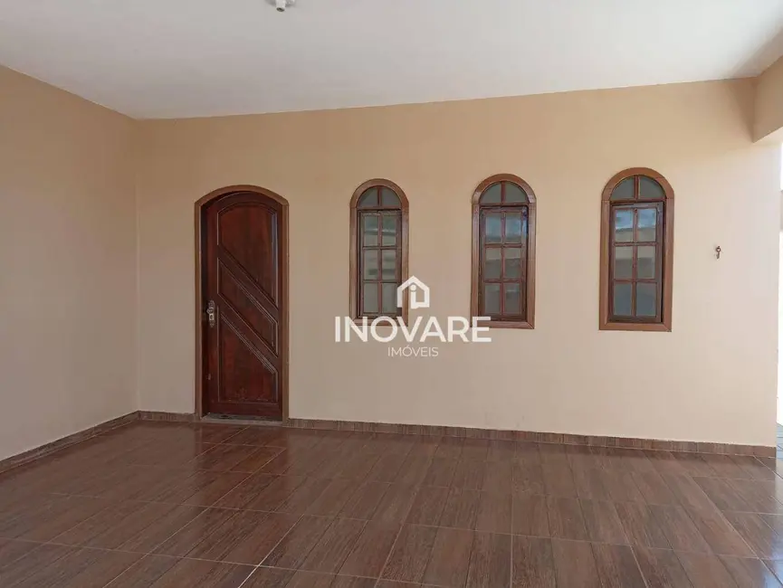 Foto 1 de Casa com 3 quartos à venda, 300m2 em Jardim Leonora, Itumbiara - GO