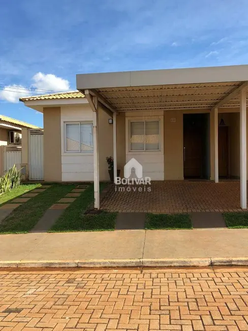 Foto 1 de Casa com 3 quartos para alugar, 150m2 em Arapora - MG