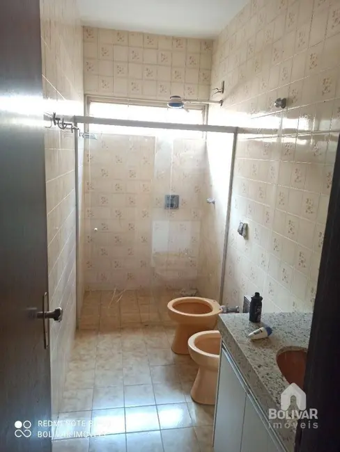 Foto 2 de Casa com 3 quartos para alugar, 360m2 em Itumbiara - GO