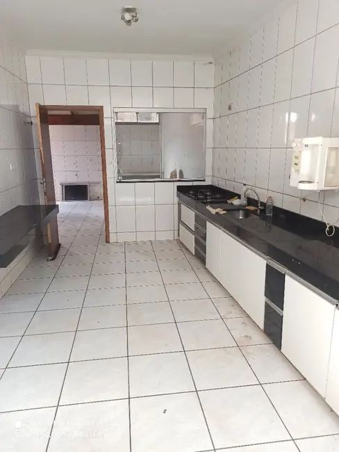 Casa com 3 quartos para alugar, 360m2 em Itumbiara - GO - imagem 7 Foto 7 de Casa com 3 quartos para alugar, 360m2 em Itumbiara - GO