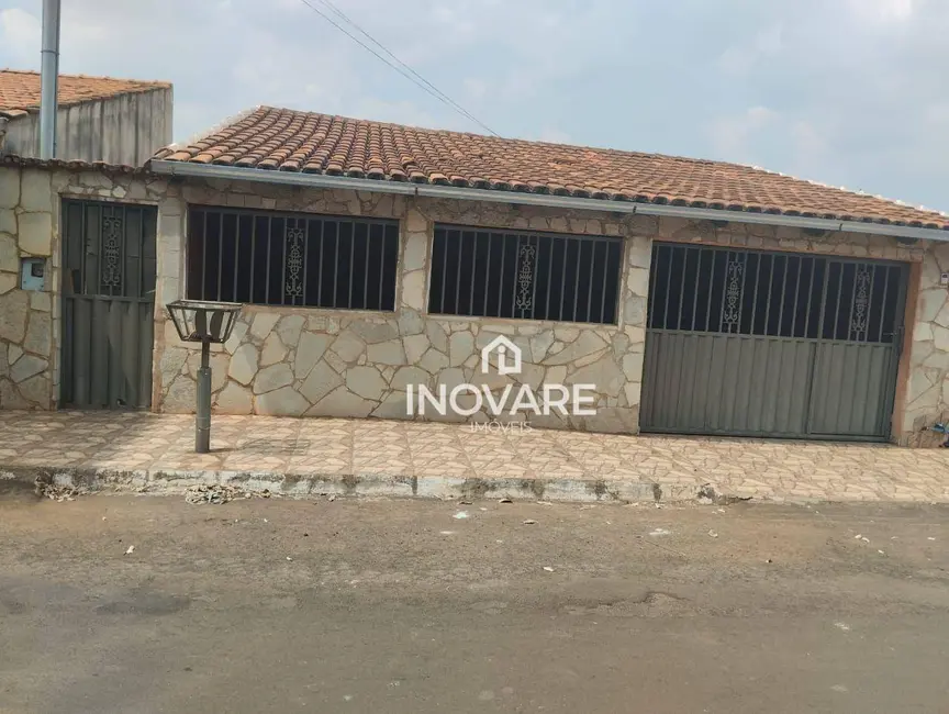 Foto 1 de Casa com 3 quartos à venda, 190m2 em Morrinhos - GO