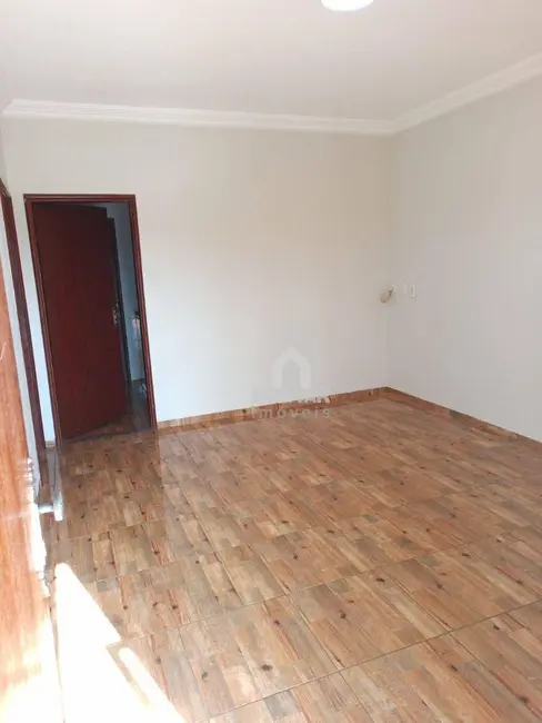 Foto 2 de Apartamento com 3 quartos para alugar, 80m2 em Itumbiara - GO