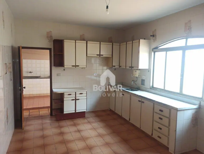 Foto 6 de Casa com 3 quartos à venda, 300m2 em Itumbiara - GO