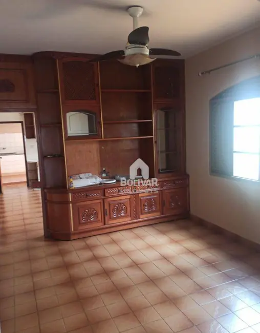Foto 4 de Casa com 3 quartos à venda, 300m2 em Itumbiara - GO