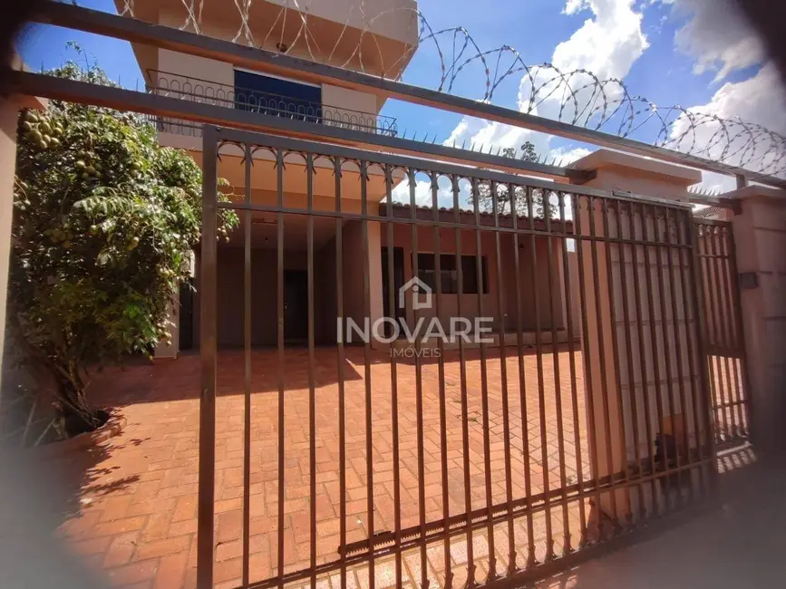 Casa com 3 quartos para alugar, 360m2 em Itumbiara, GO - imagem 1 Foto 1 de Casa com 3 quartos para alugar, 360m2 em Itumbiara, GO