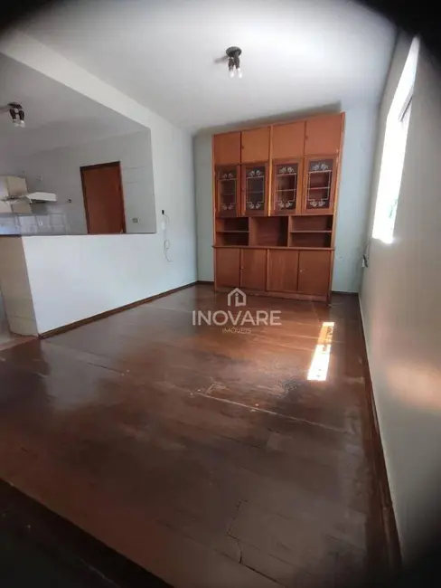Casa com 3 quartos para alugar, 360m2 em Itumbiara - GO - imagem 4 Foto 4 de Casa com 3 quartos para alugar, 360m2 em Itumbiara - GO