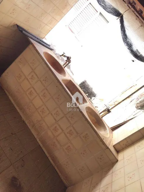 Casa com 3 quartos para alugar, 230m2 em Itumbiara - GO - imagem 9 Foto 9 de Casa com 3 quartos para alugar, 230m2 em Itumbiara - GO