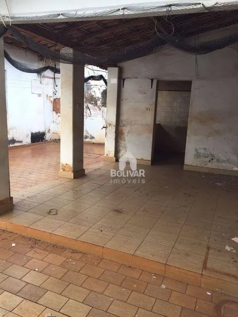 Casa com 3 quartos para alugar, 230m2 em Itumbiara - GO - imagem 8 Foto 8 de Casa com 3 quartos para alugar, 230m2 em Itumbiara - GO